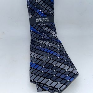Kenneth Cole Reaction silk tie, looks ‘90’s maybe Y2K. New with tags NWT